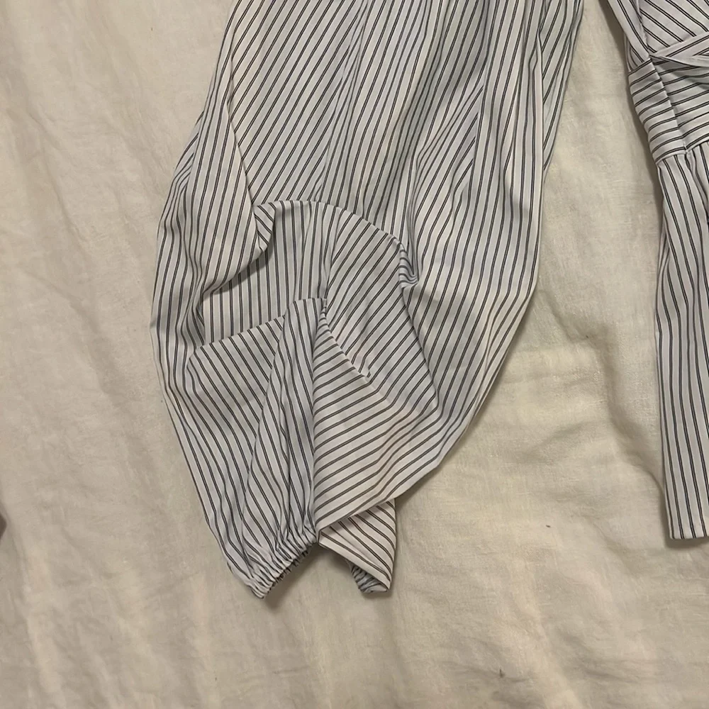 Express off the shoulder blouse - Picture 4 of 4